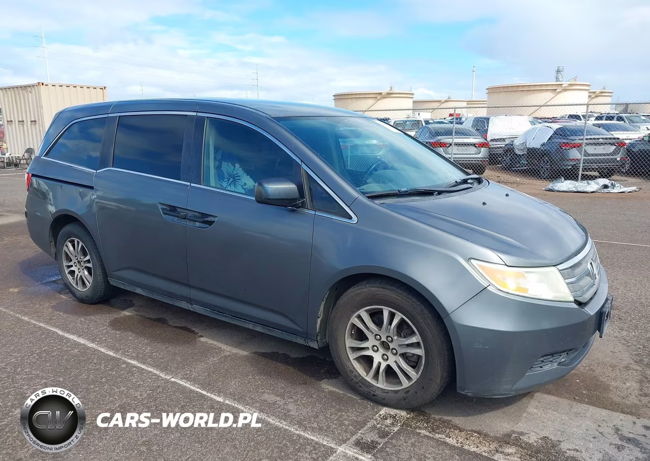 2013 Honda Odyssey Lx – zdjęcie 1 z 17