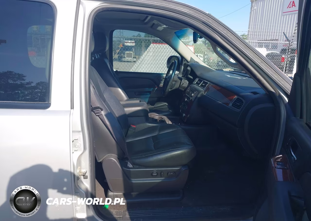 2014 Chevrolet Suburban Lt VIN:1GNSCJE08ER171362 - 5
