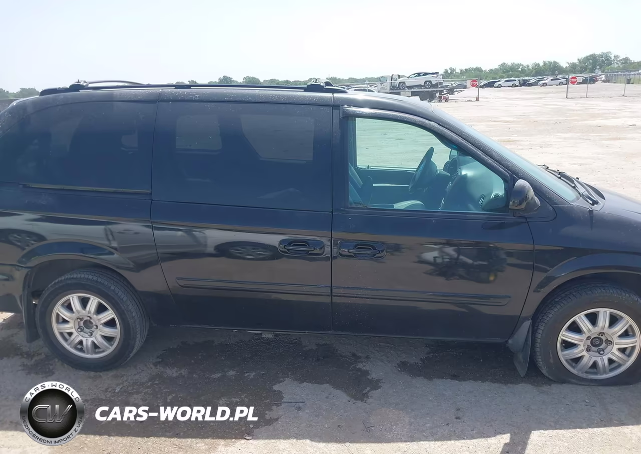 2005 Chrysler Town & Country Lx VIN:2C4GP44R85R179752 - 13