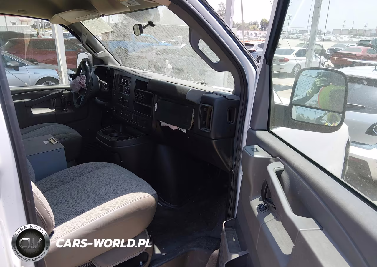 2017 Chevrolet Express 2500 Work Van VIN:1GCWGAFF8H1128578 - 5
