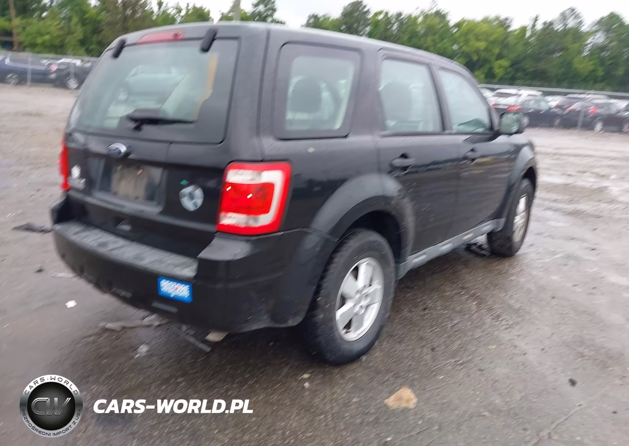 2010 Ford Escape Xls VIN:1FMCU0C73AKD16939 - 4