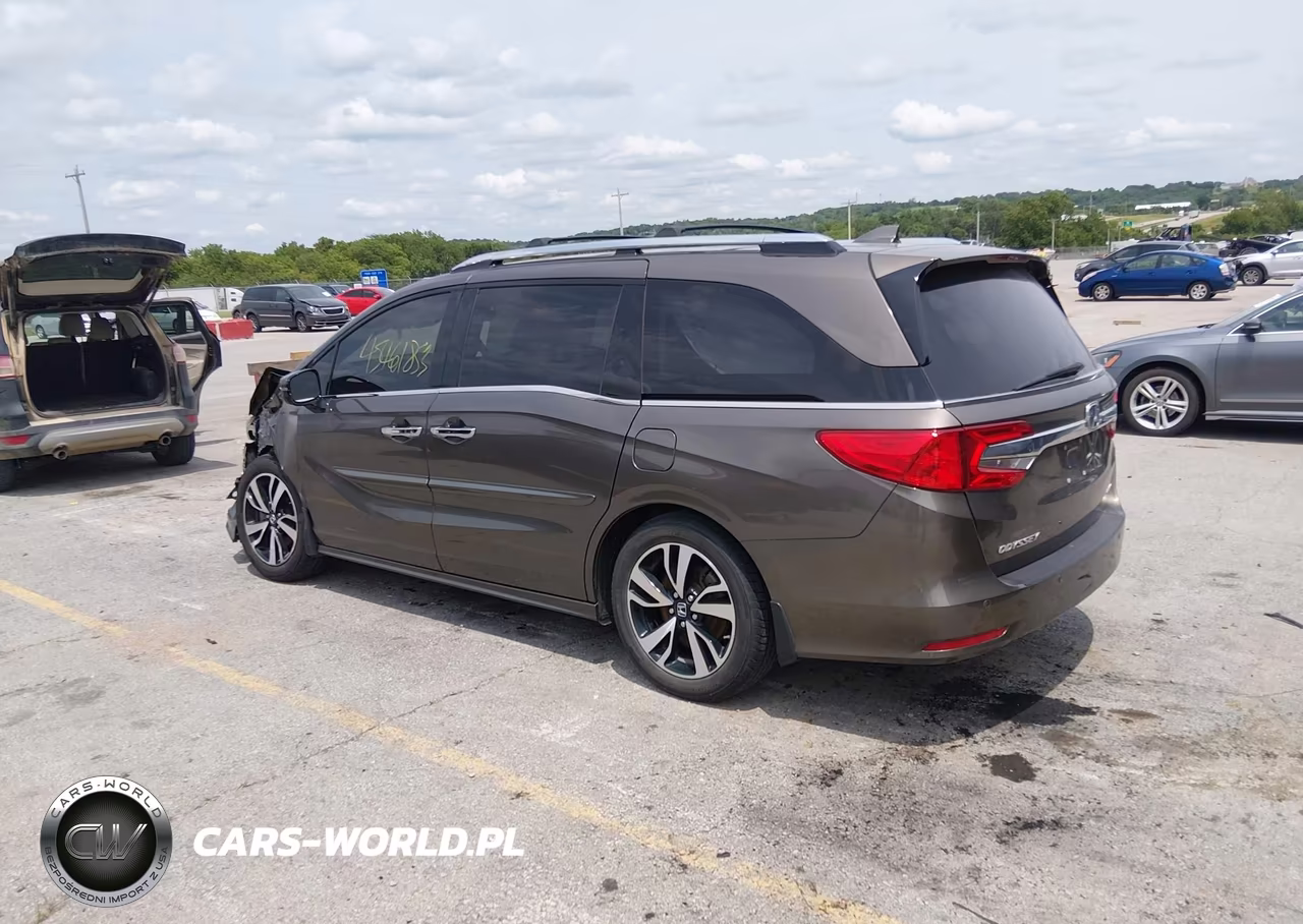 2019 Honda Odyssey Elite VIN:5FNRL6H92KB067921 - 3