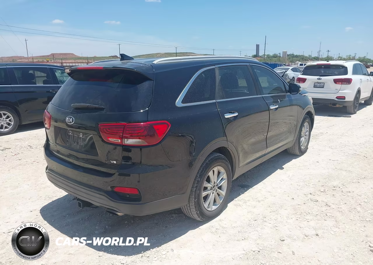 2019 Kia Sorento 3.3L Lx VIN:5XYPG4A52KG459538 - 4