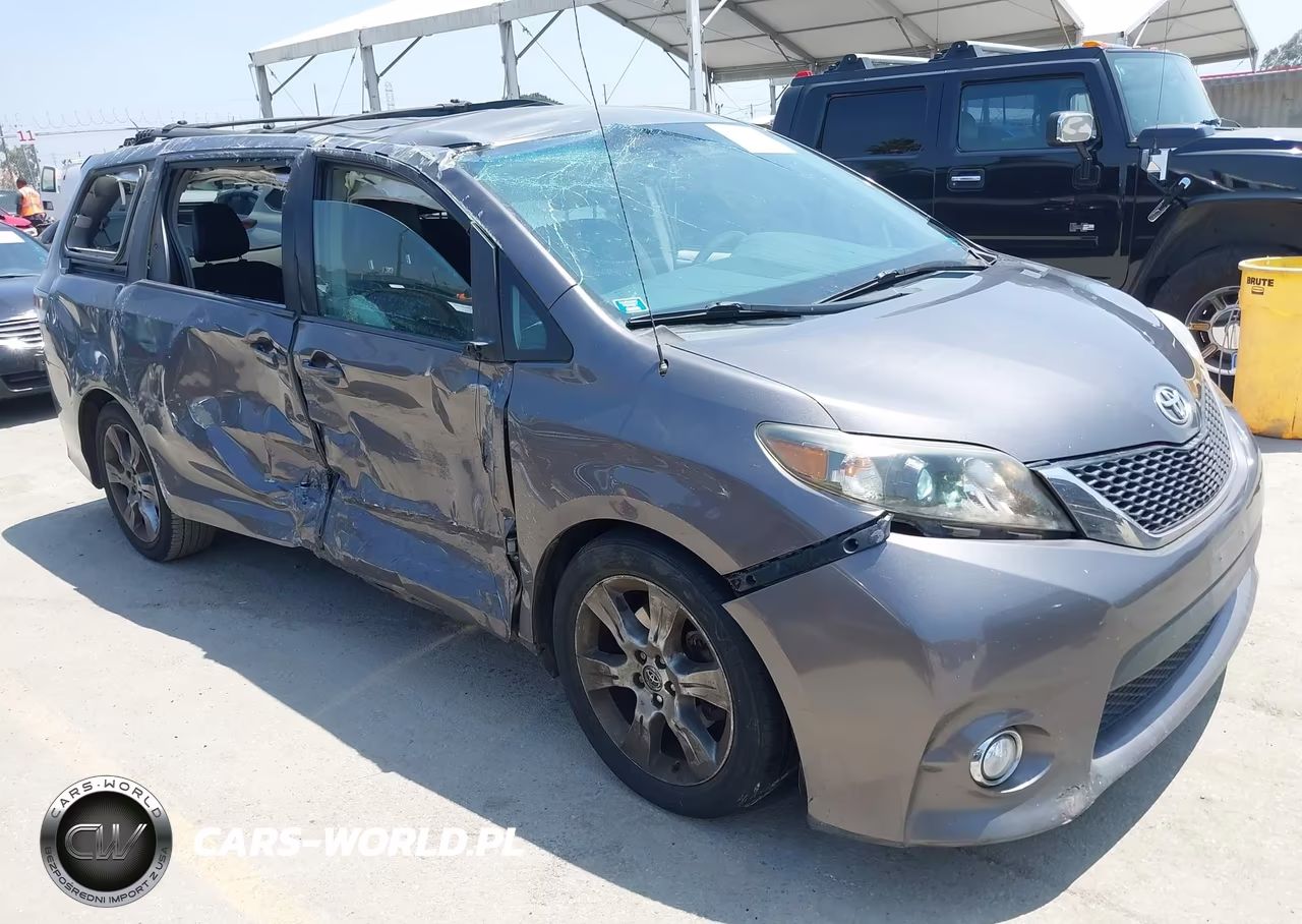 2012 Toyota Sienna Se 8 Passenger
