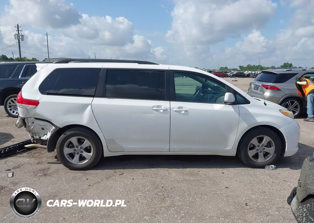 2012 Toyota Sienna Le V6 8 Passenger VIN:5TDKK3DC1CS223786 - 14
