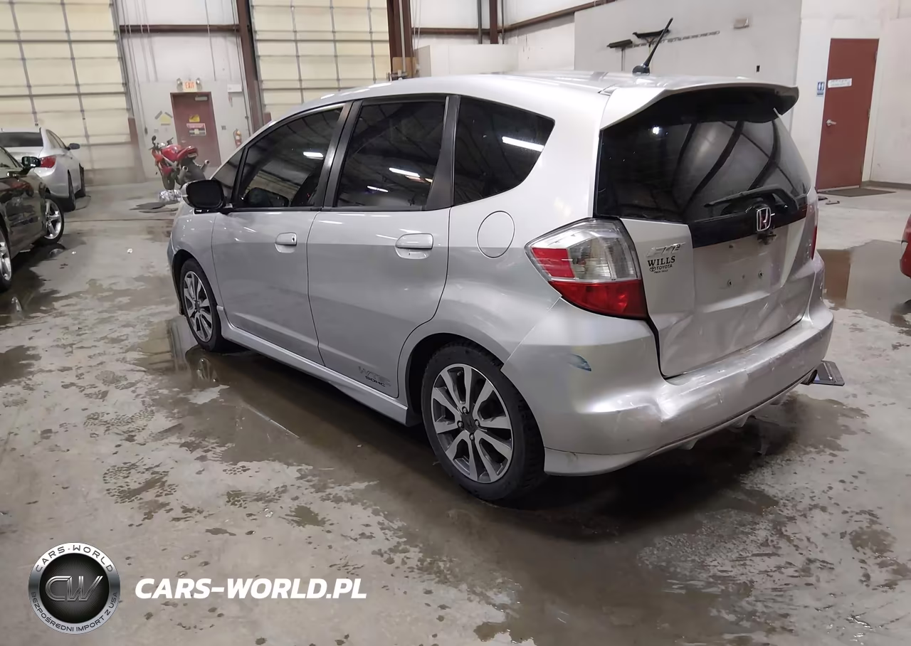 2012 Honda Fit Sport VIN:JHMGE8H50CC034794 - 3