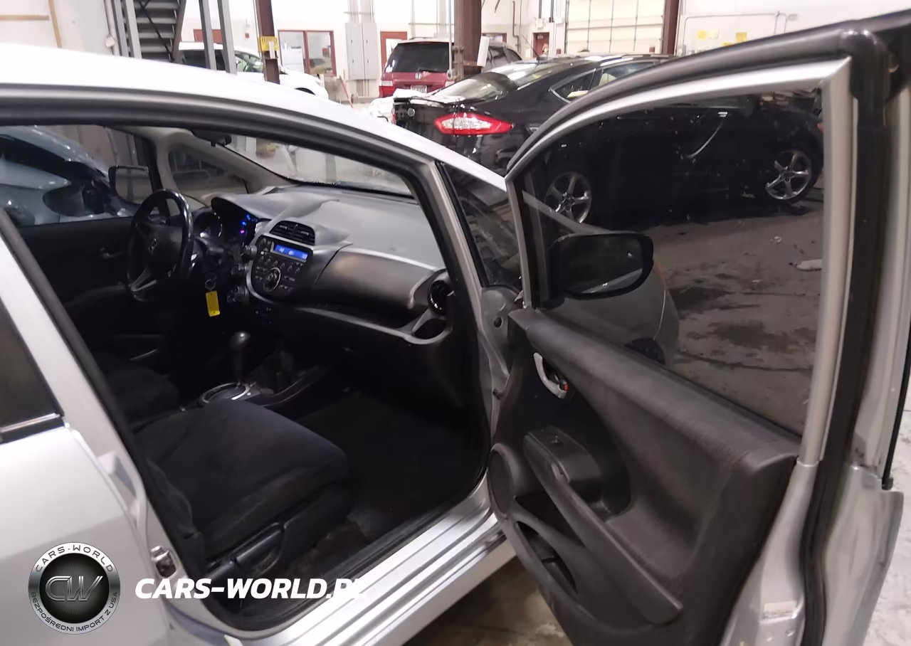 2012 Honda Fit Sport VIN:JHMGE8H50CC034794 - 5