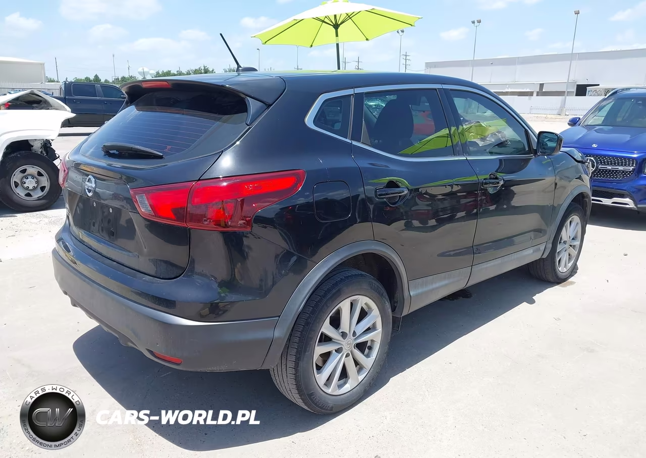 2018 Nissan Rogue Sport S VIN:JN1BJ1CP8JW184447 - 4