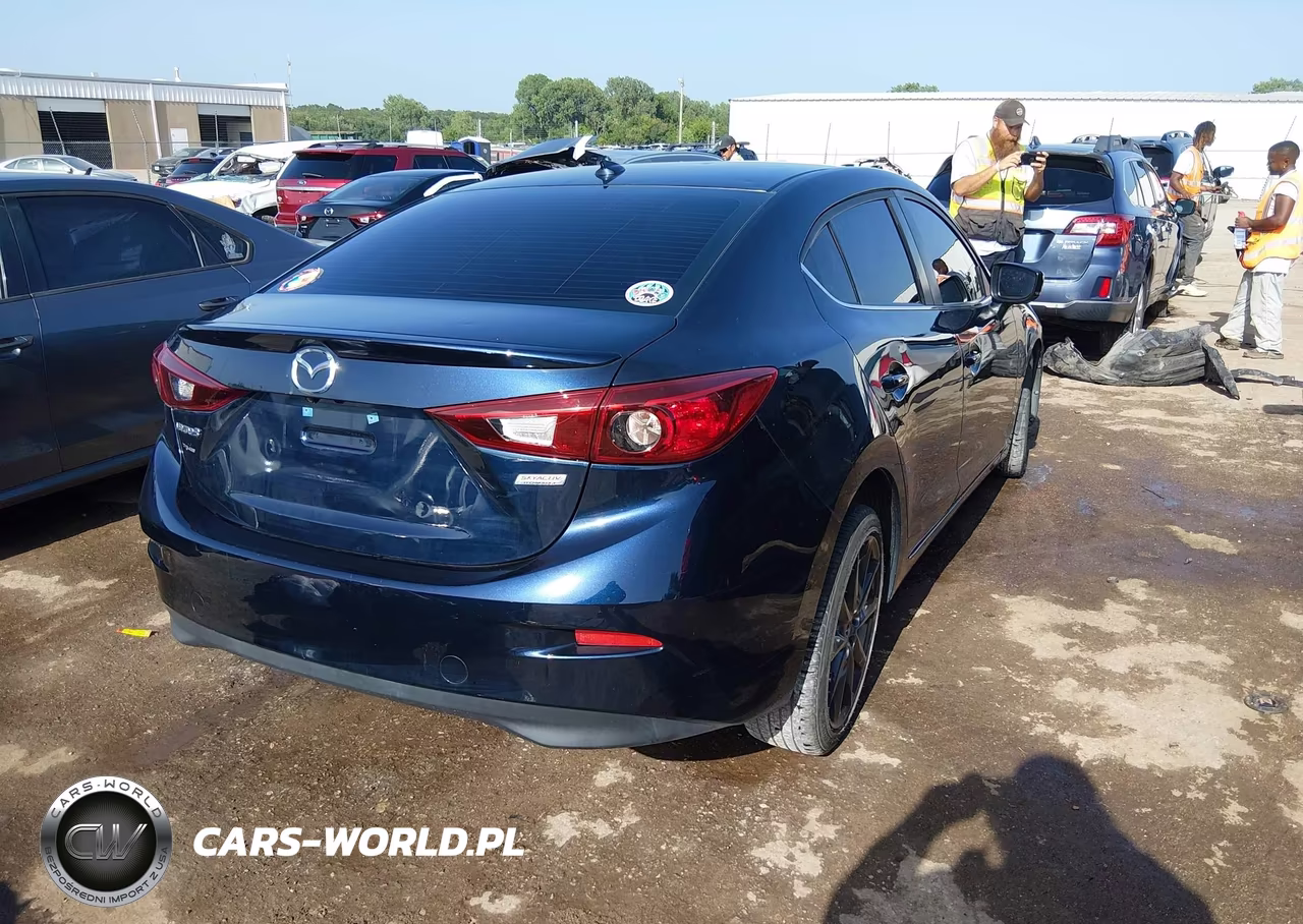 2018 Mazda Mazda3 Touring VIN:3MZBN1V36JM200699 - 4
