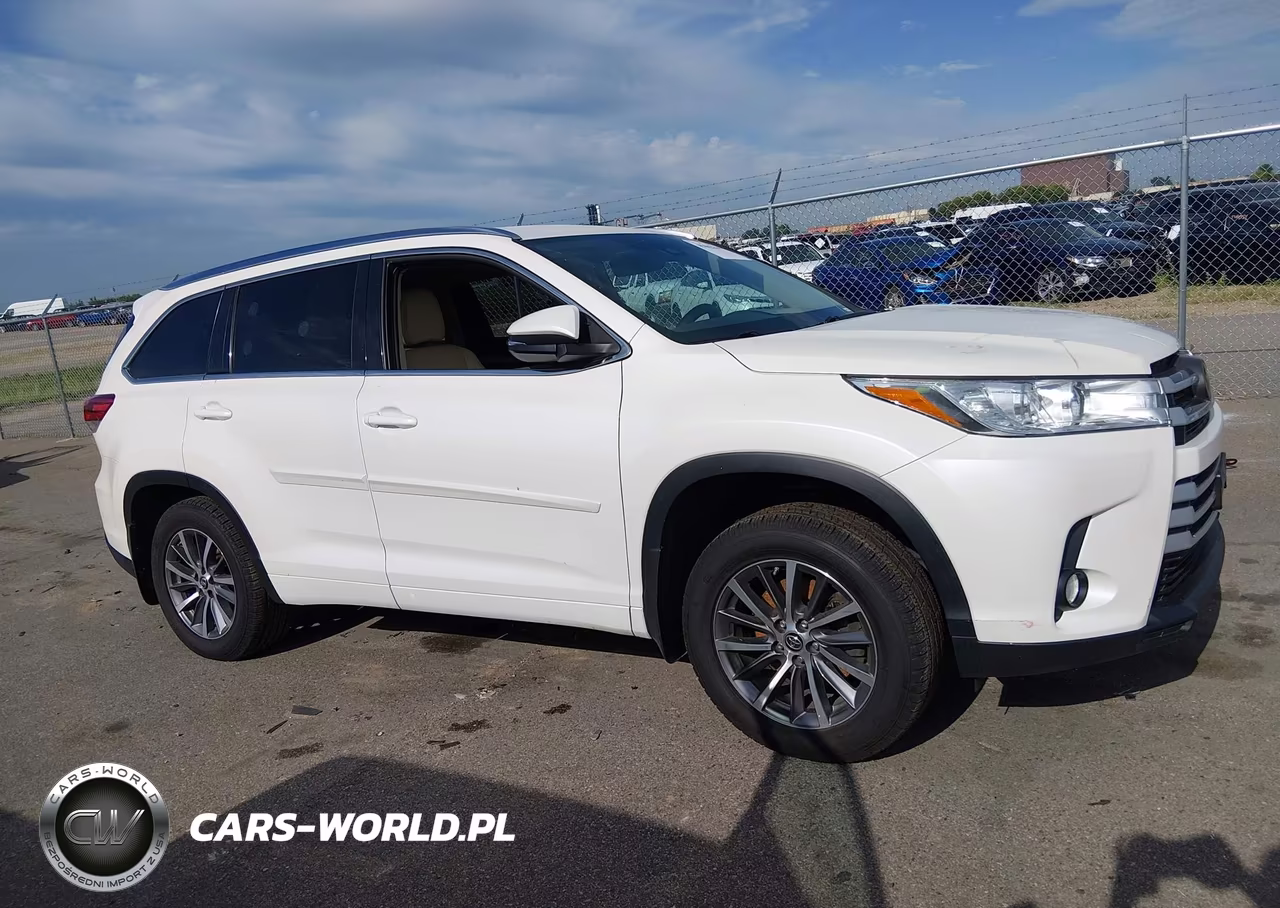 2018 Toyota Highlander Xle VIN:5TDJZRFH2JS550200 - 13