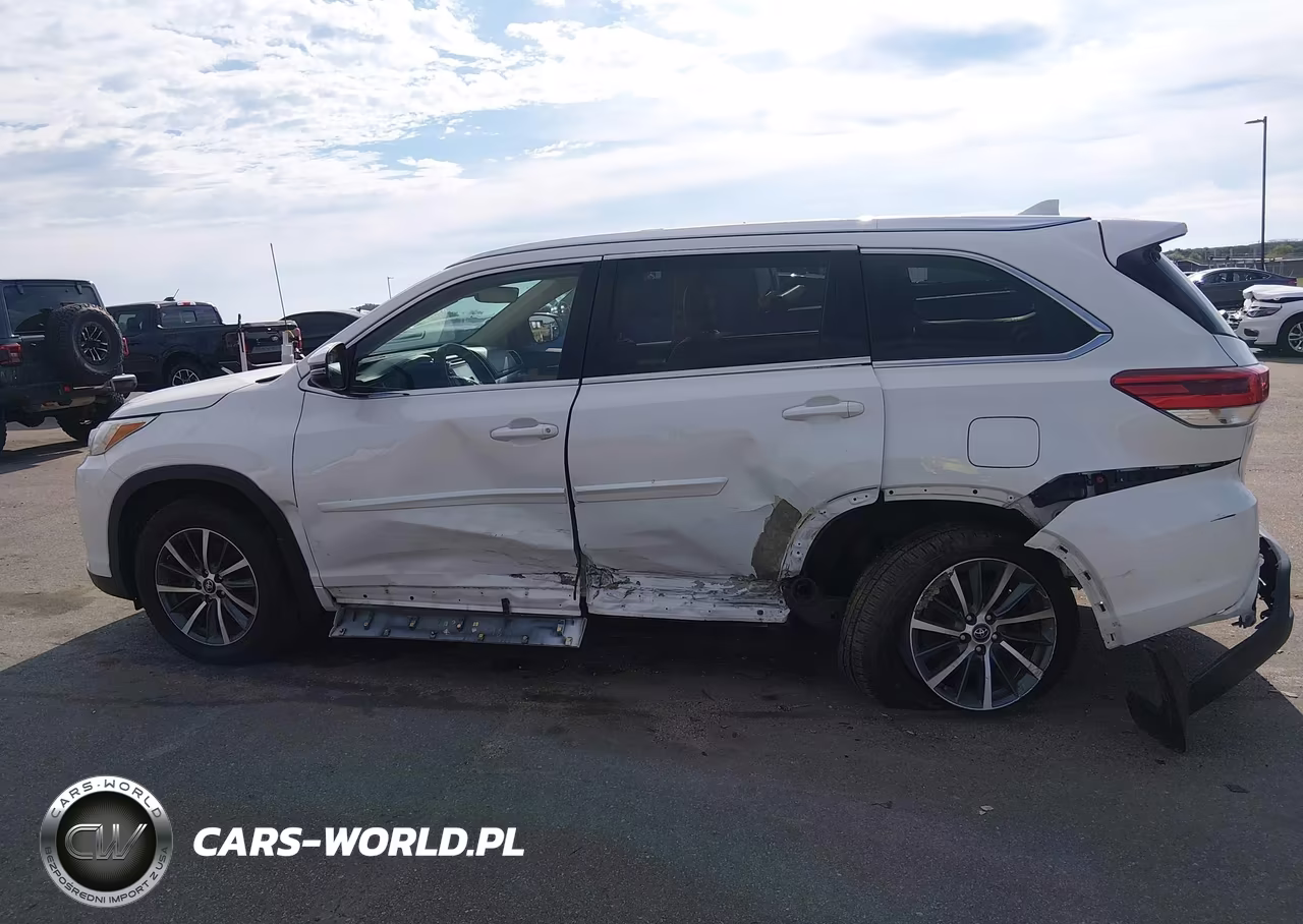 2018 Toyota Highlander Xle VIN:5TDJZRFH2JS550200 - 14