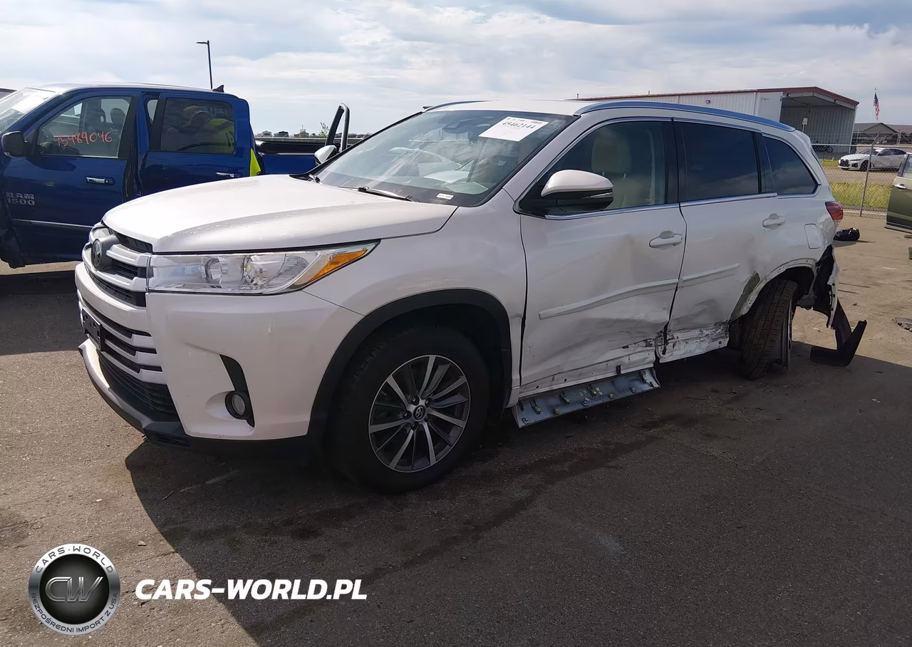 2018 Toyota Highlander Xle VIN:5TDJZRFH2JS550200 - 2