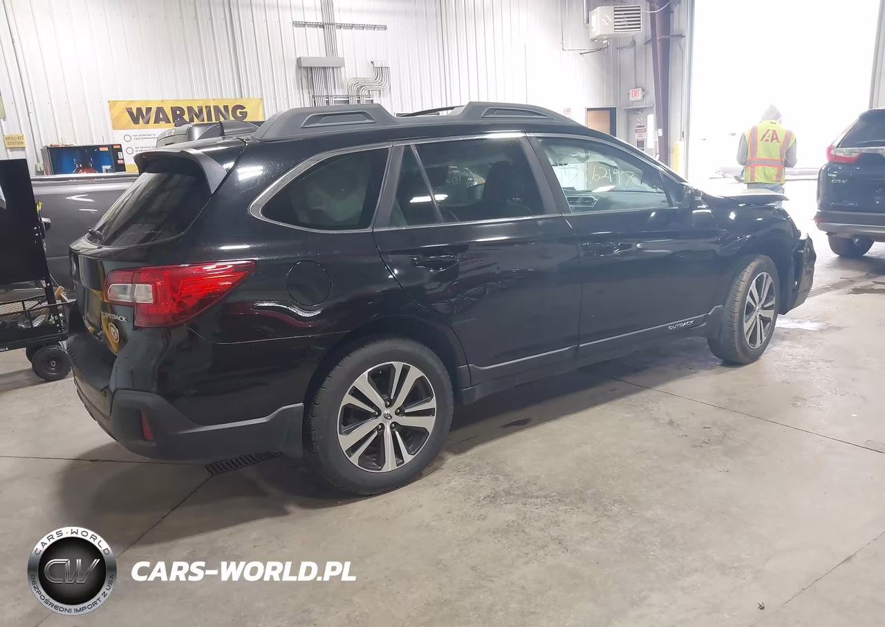 2018 Subaru Outback 2.5I Limited VIN:4S4BSANC1J3266182 - 4