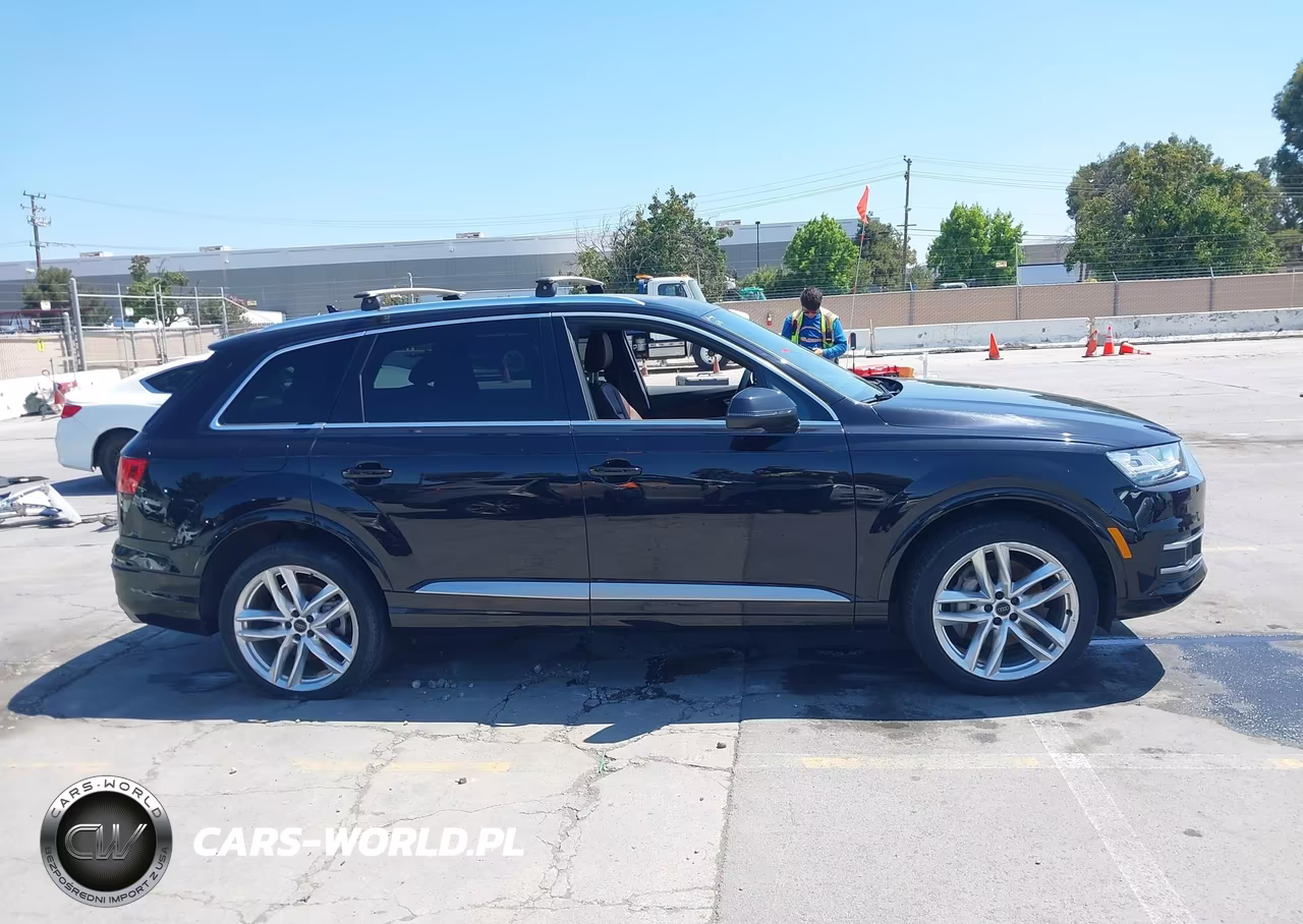 2018 Audi Q7 3.0T Premium VIN:WA1VAAF72JD029727 - 13