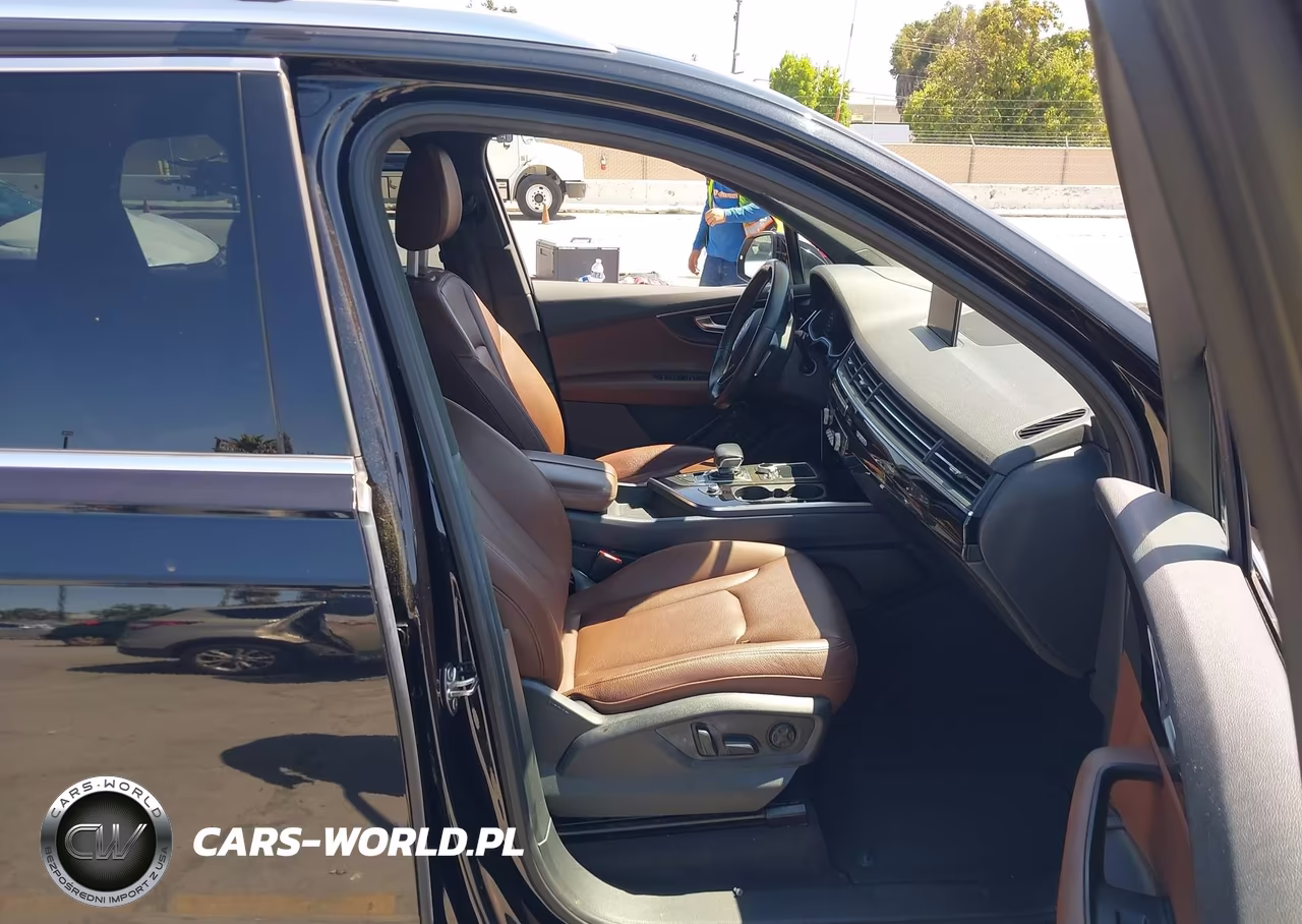 2018 Audi Q7 3.0T Premium VIN:WA1VAAF72JD029727 - 5