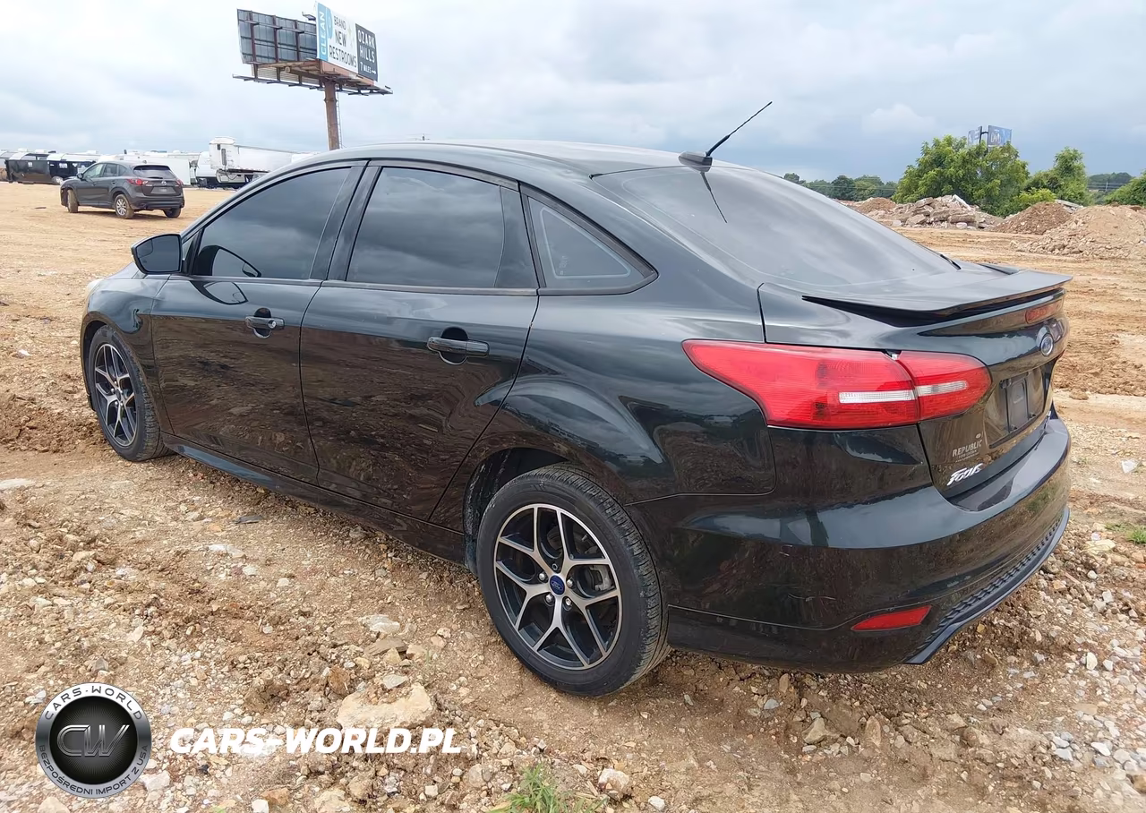 2015 Ford Focus Se VIN:1FADP3FE2FL348266 - 3