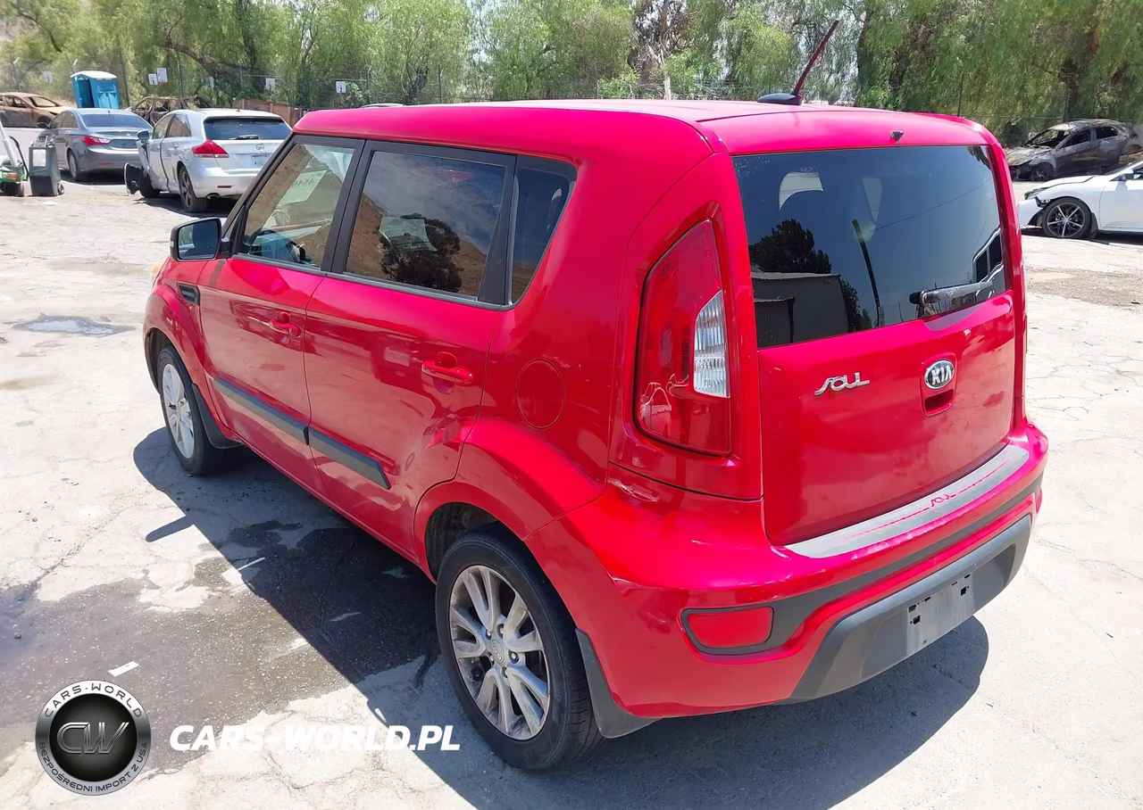 2013 Kia Soul + VIN:KNDJT2A65D7555825 - 3