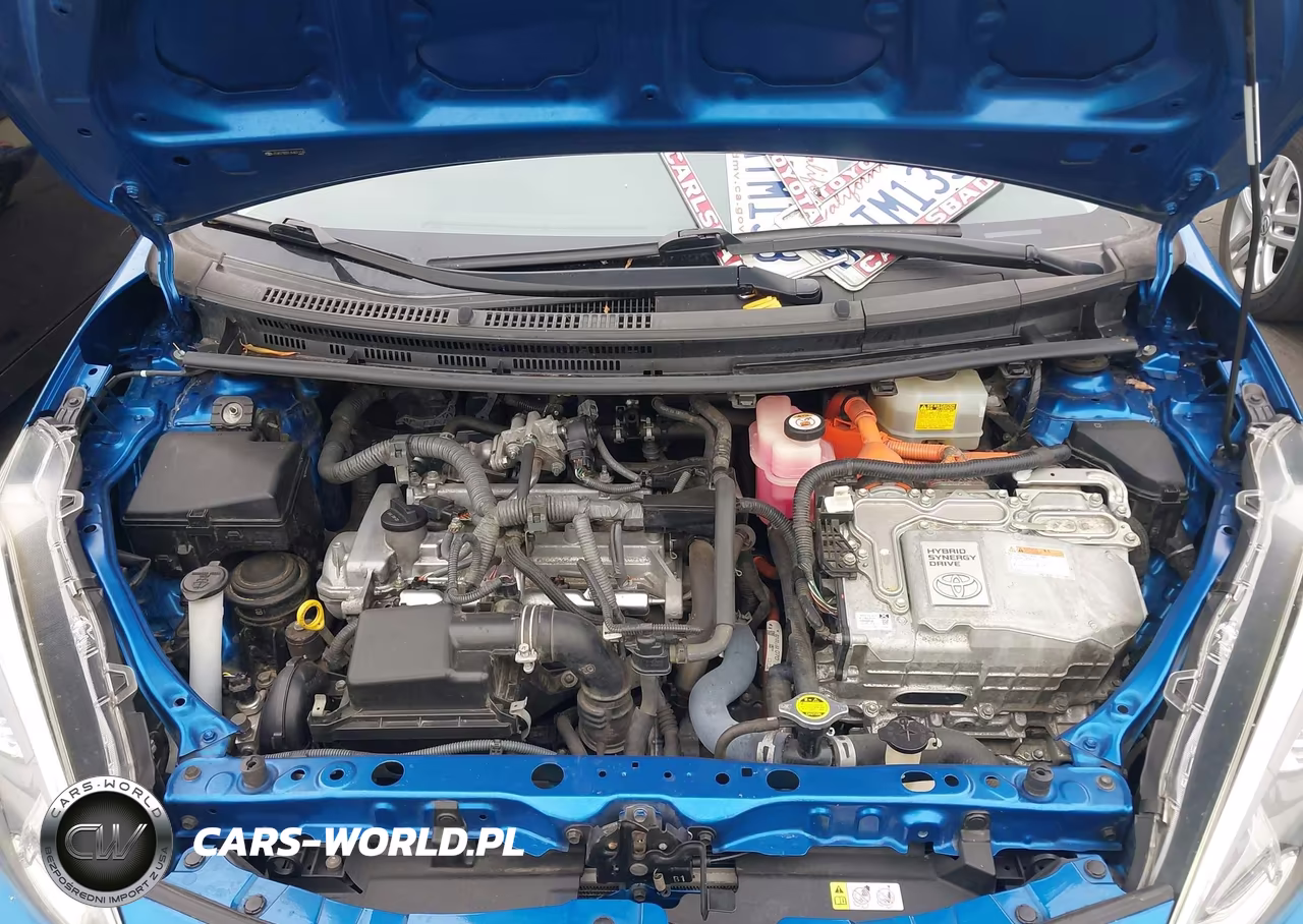 2018 Toyota Prius C One VIN:JTDKDTB37J1601116 - 10