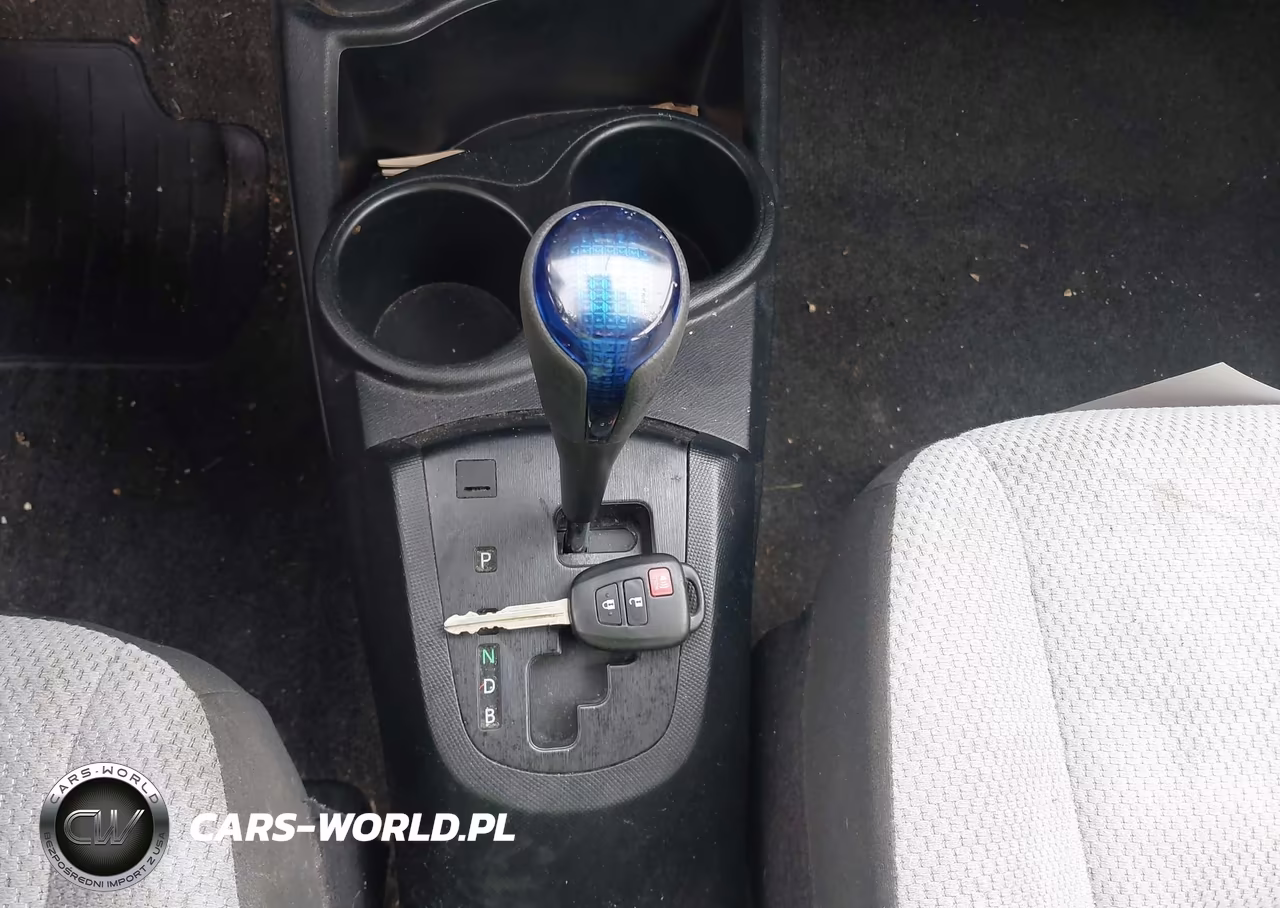 2018 Toyota Prius C One VIN:JTDKDTB37J1601116 - 11