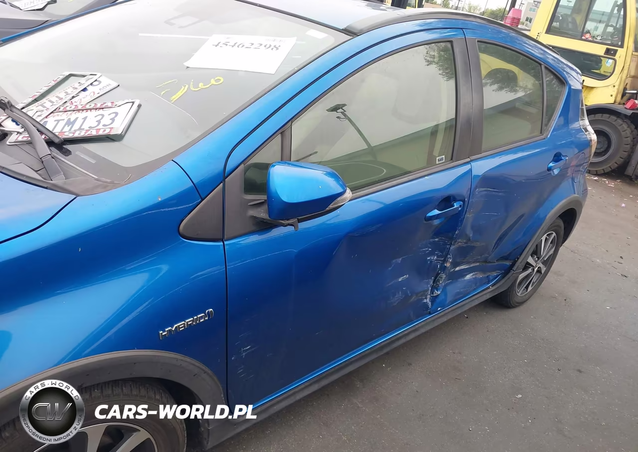 2018 Toyota Prius C One VIN:JTDKDTB37J1601116 - 12
