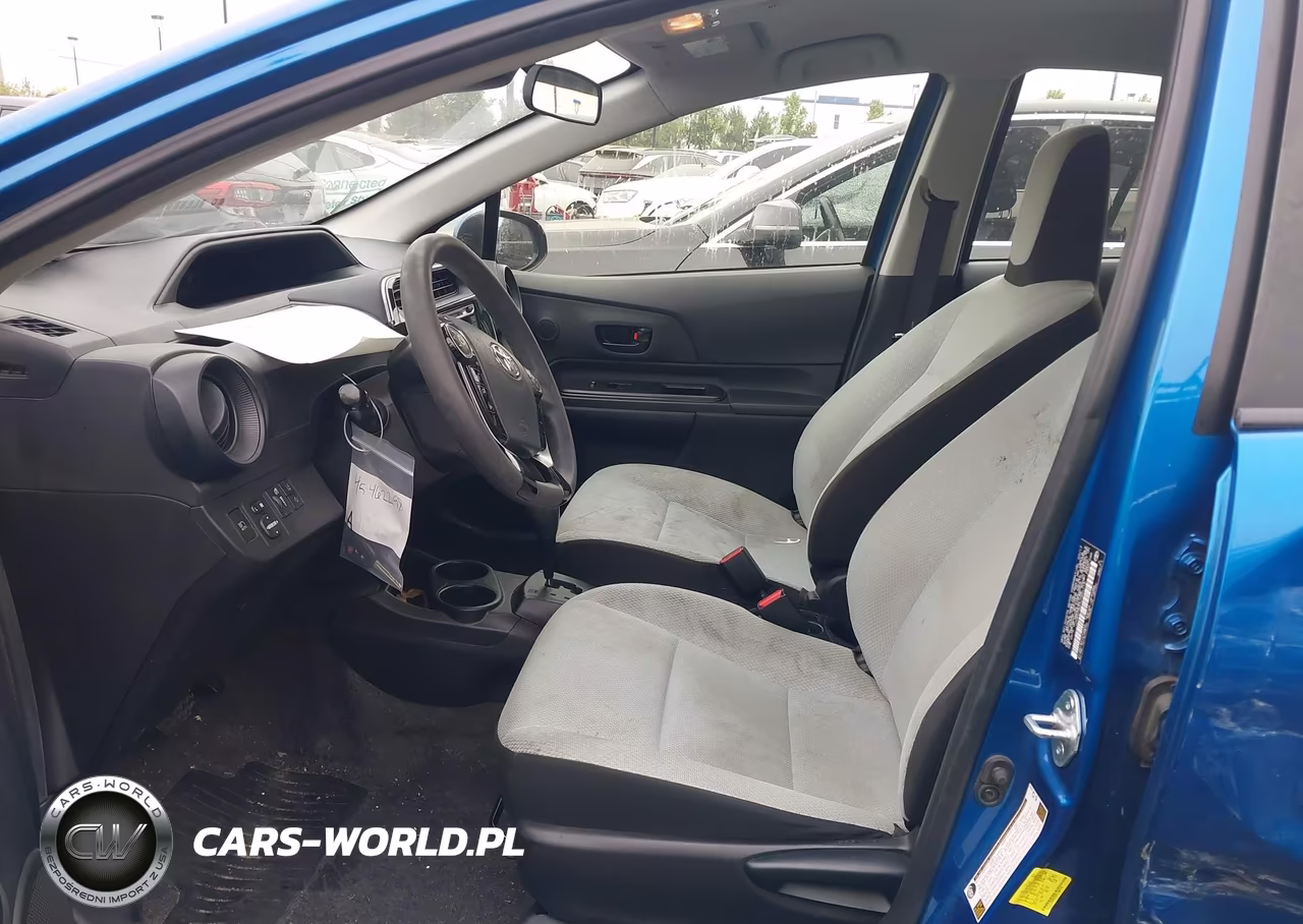 2018 Toyota Prius C One VIN:JTDKDTB37J1601116 - 5