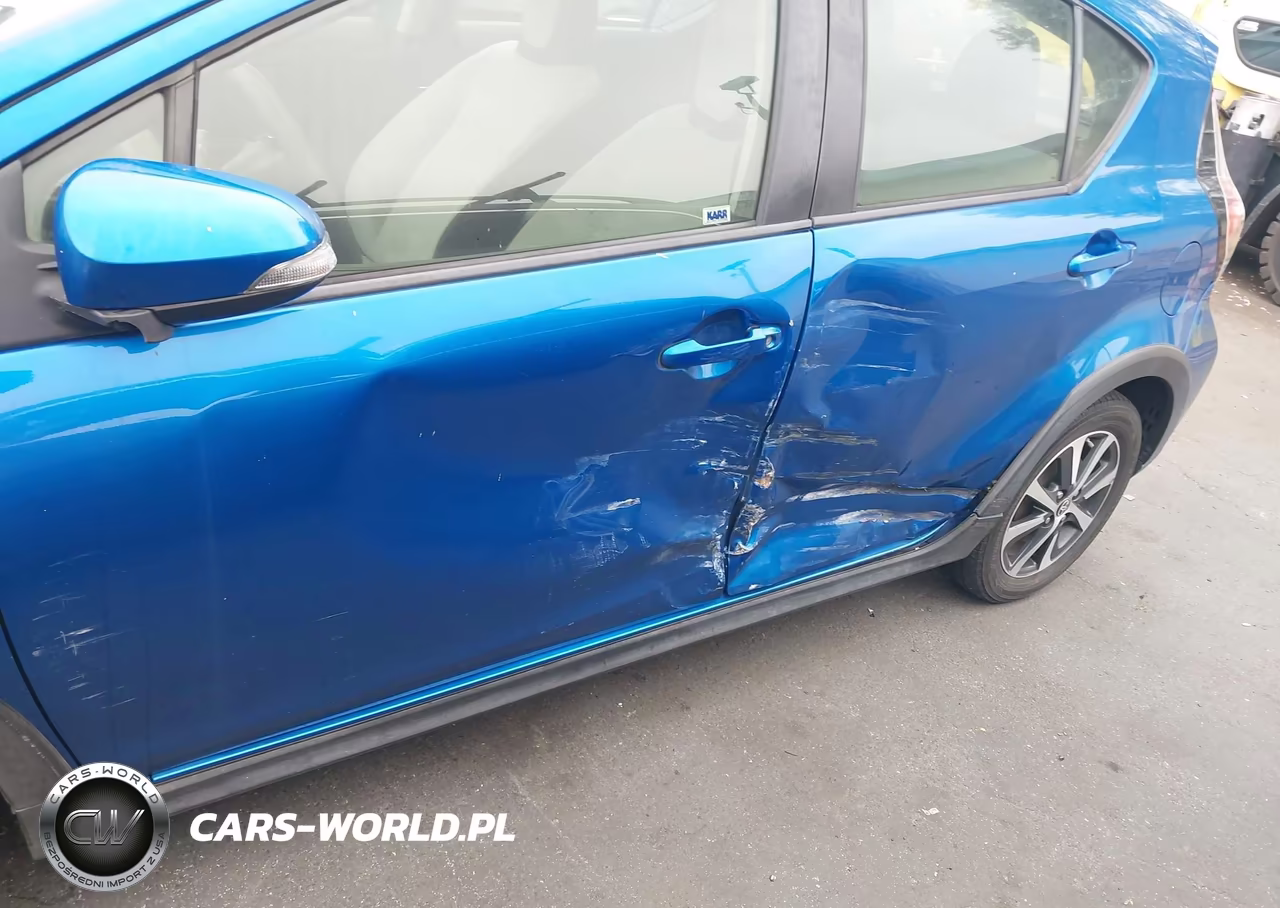 2018 Toyota Prius C One VIN:JTDKDTB37J1601116 - 6
