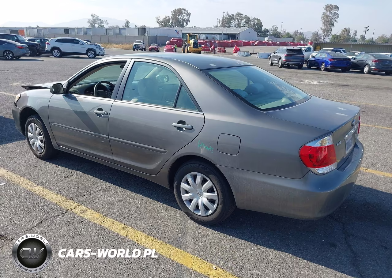 2005 Toyota Camry Le VIN:4T1BE32K05U527333 - 3