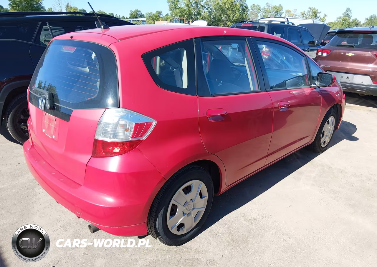 2013 Honda Fit VIN:JHMGE8H30DC039803 - 4
