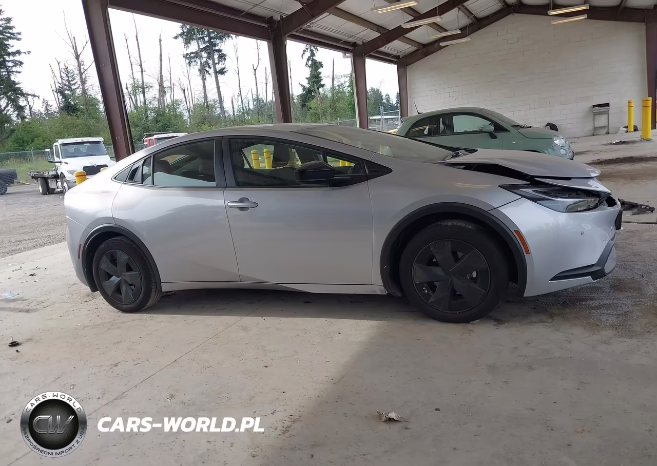 2026 Toyota Prius Le VIN:JTDACAAU6T3079115 - 13