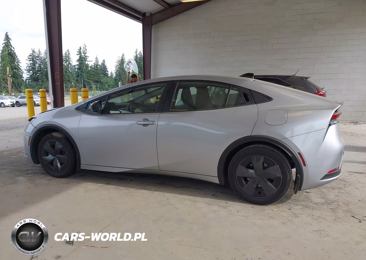 2026 Toyota Prius Le VIN:JTDACAAU6T3079115 - 14