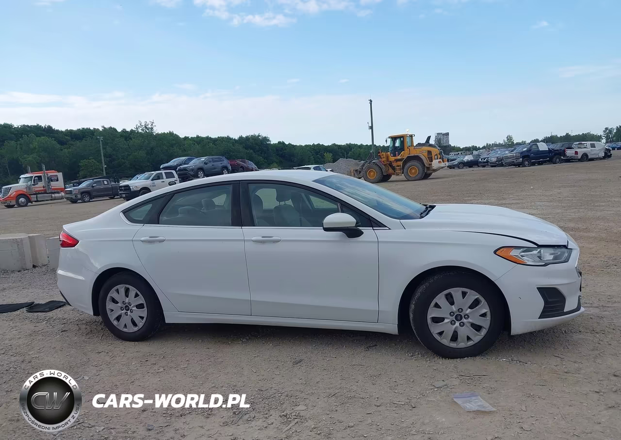 2019 Ford Fusion S VIN:3FA6P0G78KR153954 - 13