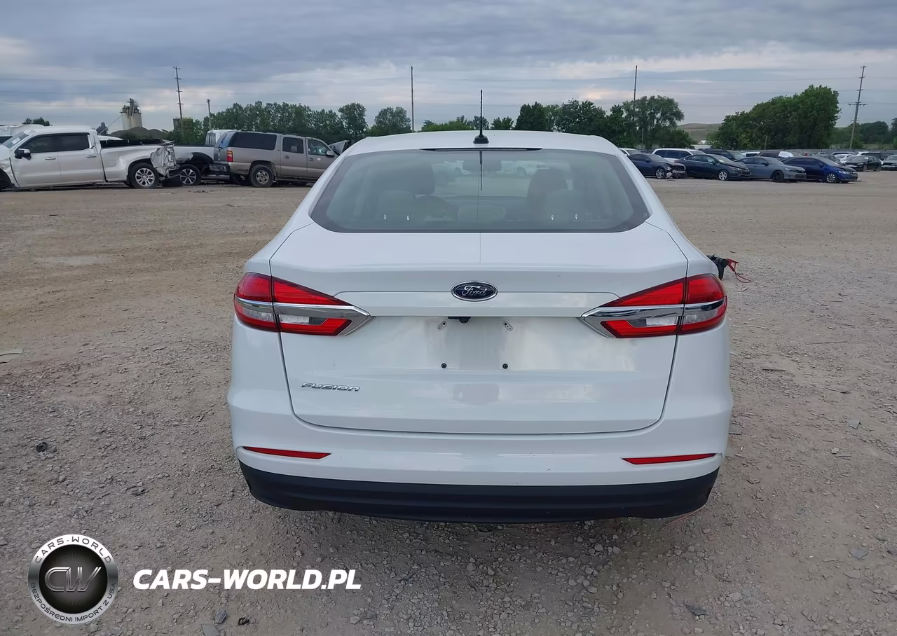 2019 Ford Fusion S VIN:3FA6P0G78KR153954 - 16