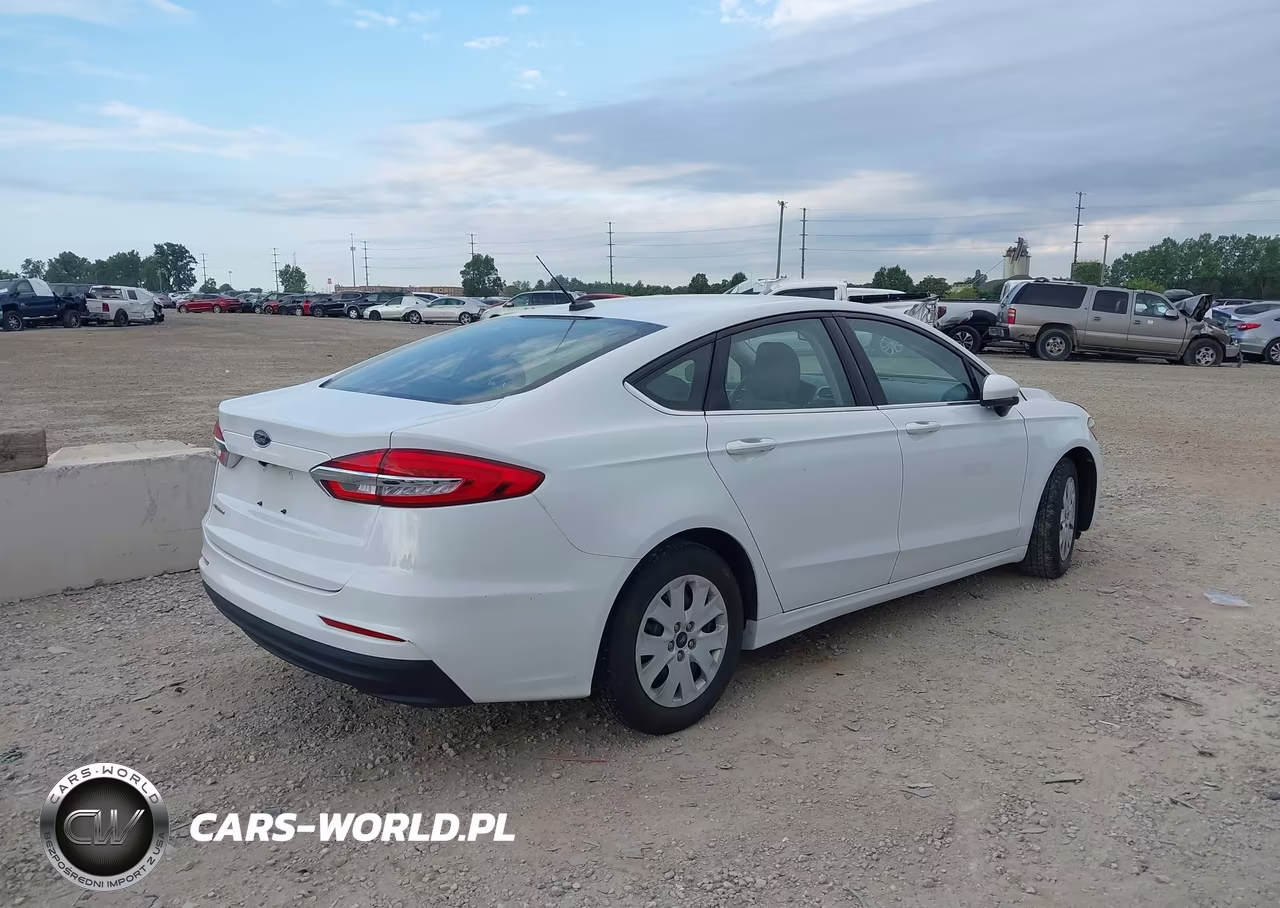 2019 Ford Fusion S VIN:3FA6P0G78KR153954 - 4