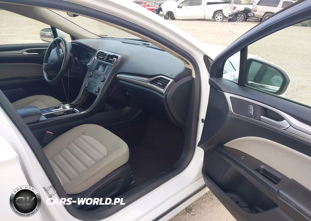 2019 Ford Fusion S VIN:3FA6P0G78KR153954 - 5