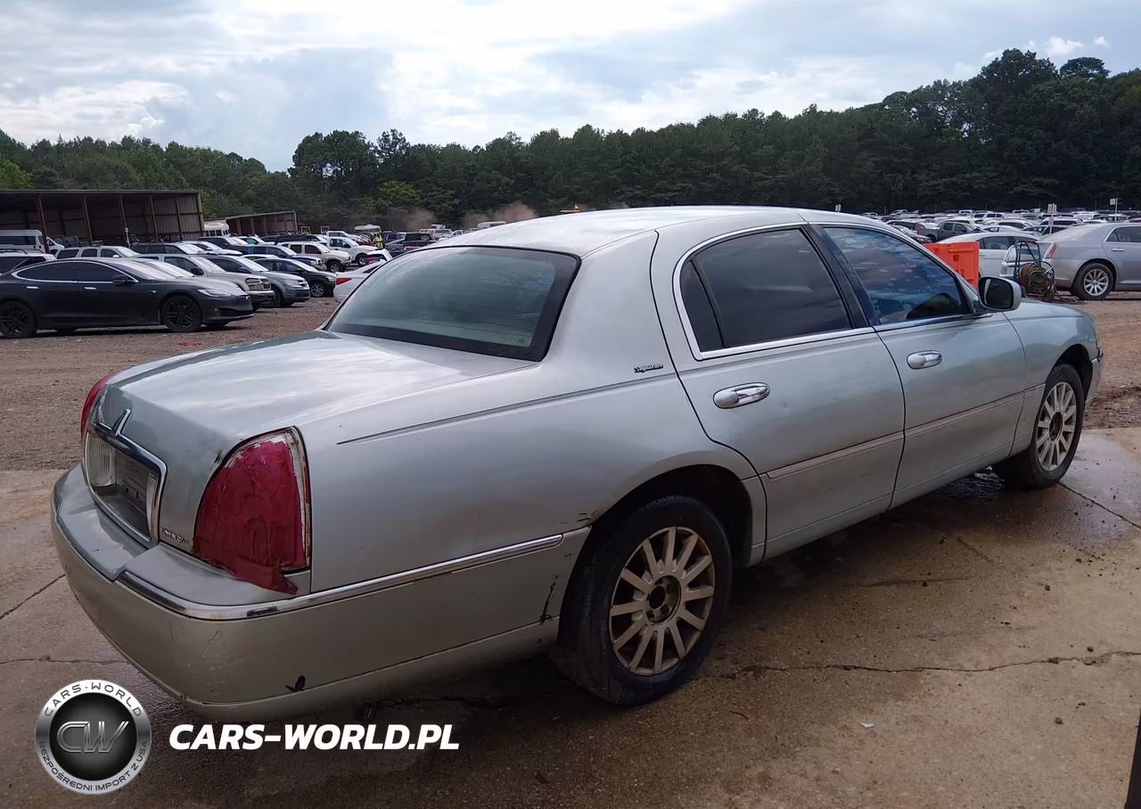 2007 Lincoln Town Car Signature VIN:1LNHM81V67Y619323 - 4