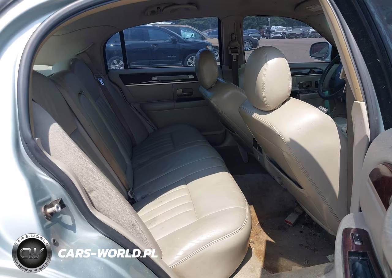 2007 Lincoln Town Car Signature VIN:1LNHM81V67Y619323 - 8