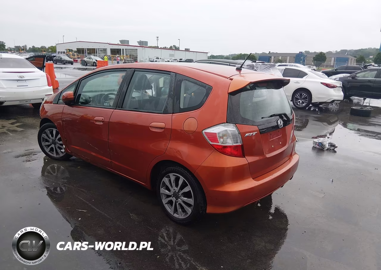 2012 Honda Fit Sport VIN:JHMGE8H51CC038434 - 3