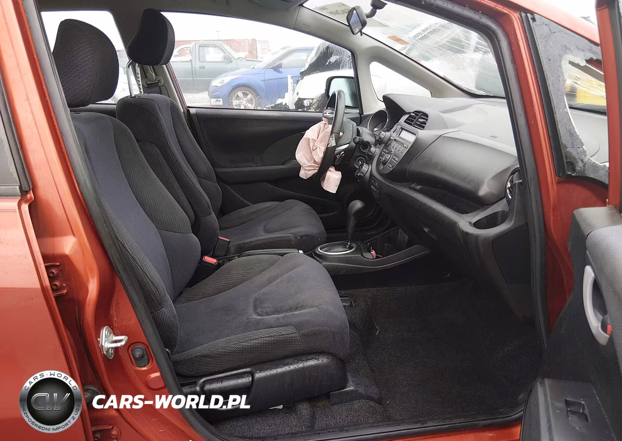 2012 Honda Fit Sport VIN:JHMGE8H51CC038434 - 5