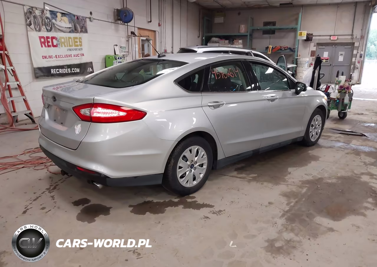2013 Ford Fusion S VIN:3FA6P0G70DR104783 - 4
