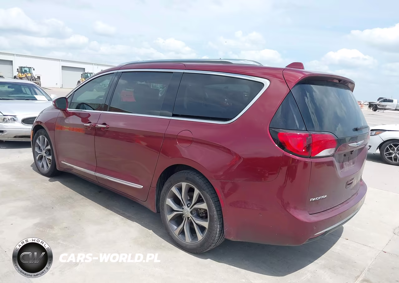 2018 Chrysler Pacifica Limited VIN:2C4RC1GG6JR154789 - 3