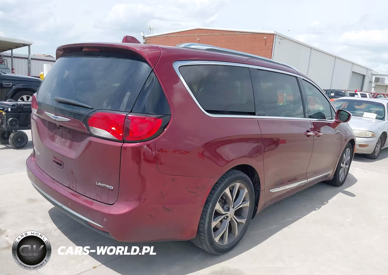 2018 Chrysler Pacifica Limited VIN:2C4RC1GG6JR154789 - 4