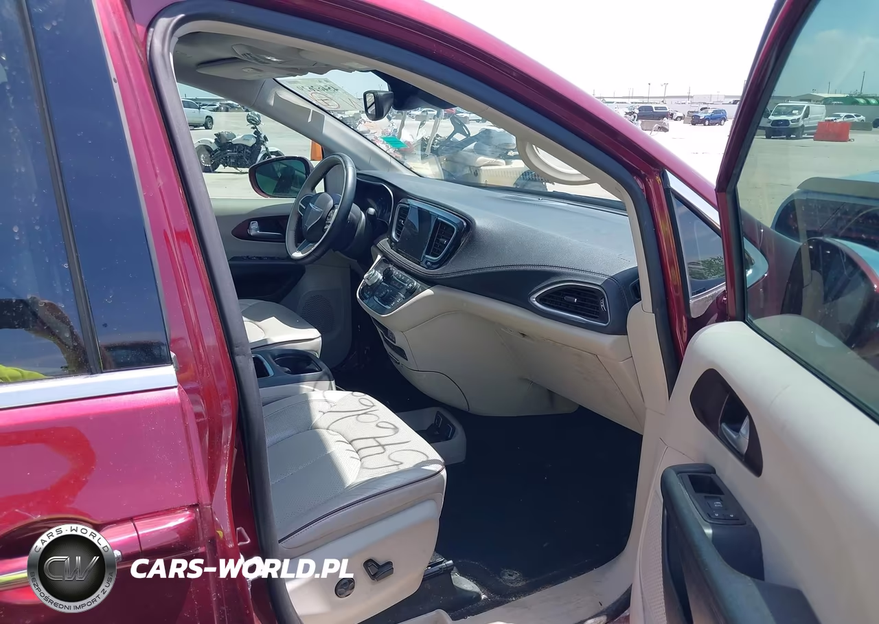 2018 Chrysler Pacifica Limited VIN:2C4RC1GG6JR154789 - 5