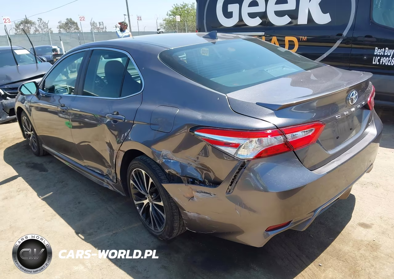 2020 Toyota Camry Se VIN:4T1G11AKXLU984087 - 3
