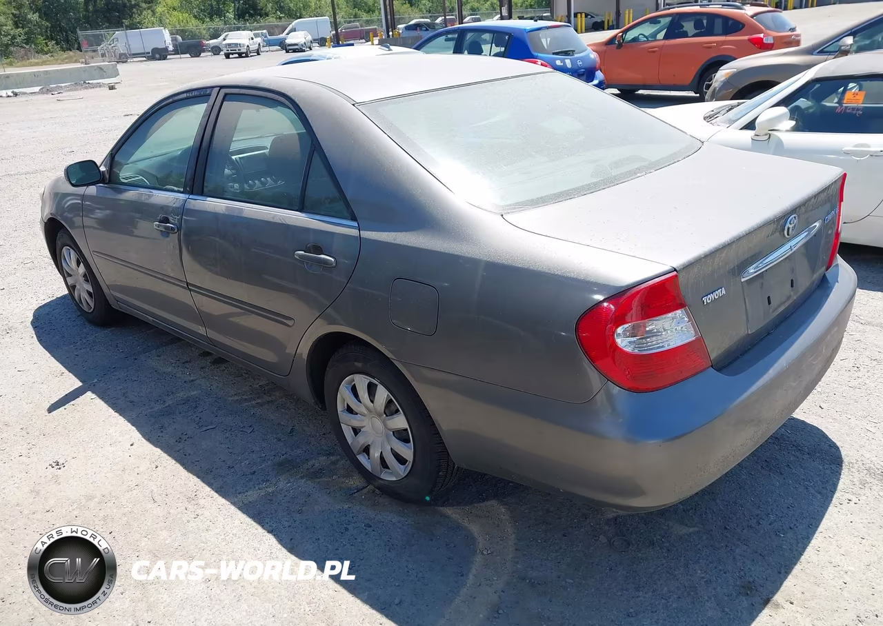 2002 Toyota Camry Le VIN:JTDBE32K720060824 - 3