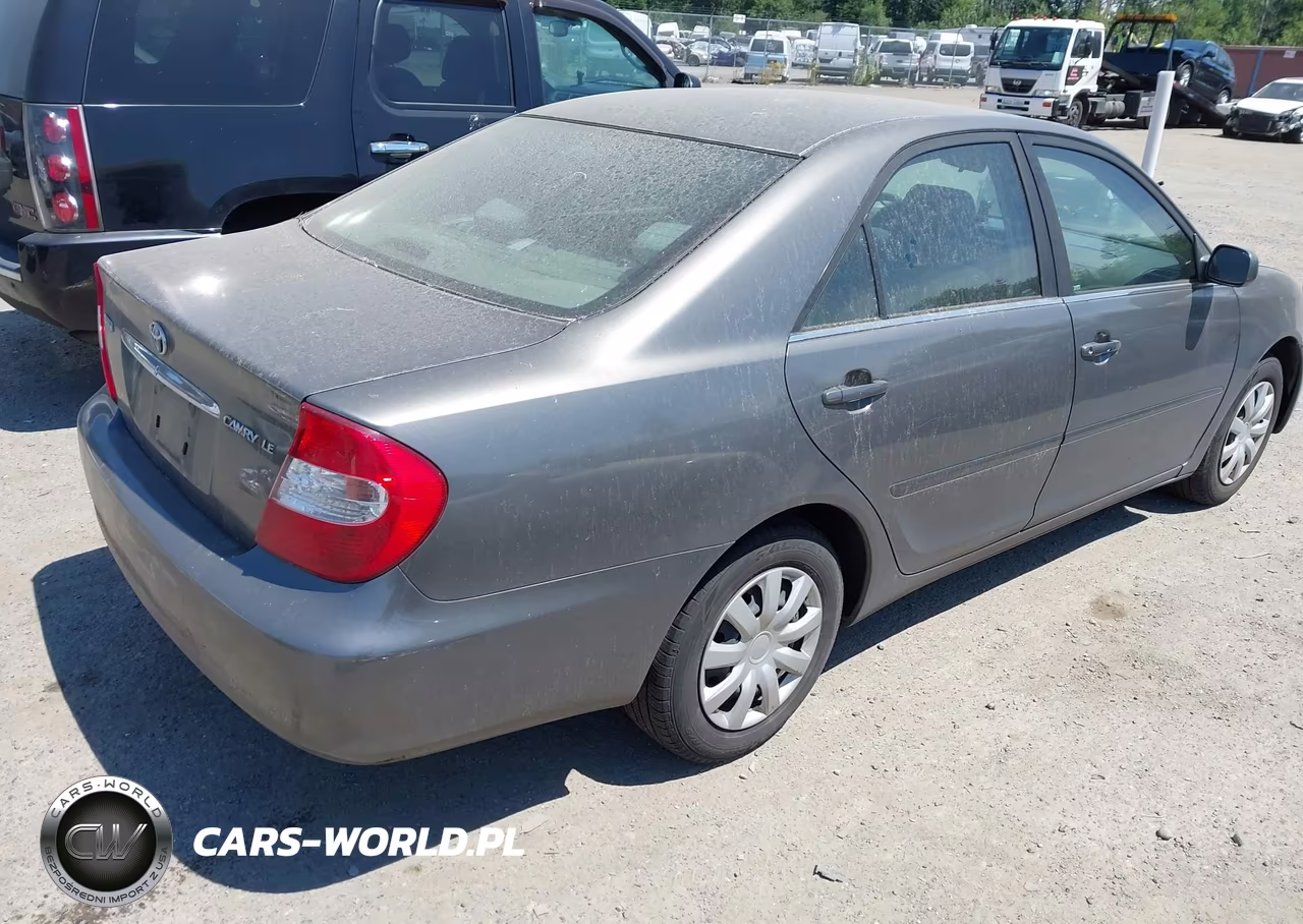 2002 Toyota Camry Le VIN:JTDBE32K720060824 - 4