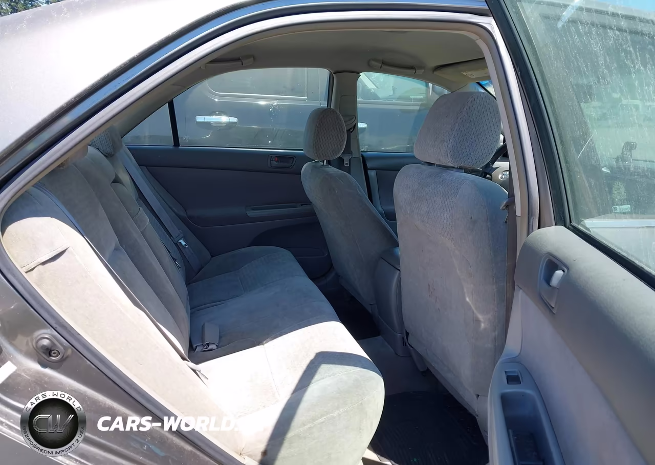 2002 Toyota Camry Le VIN:JTDBE32K720060824 - 8