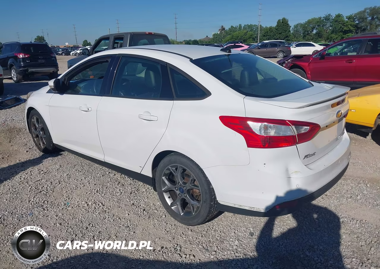 2014 Ford Focus Se VIN:1FADP3F24EL228926 - 3