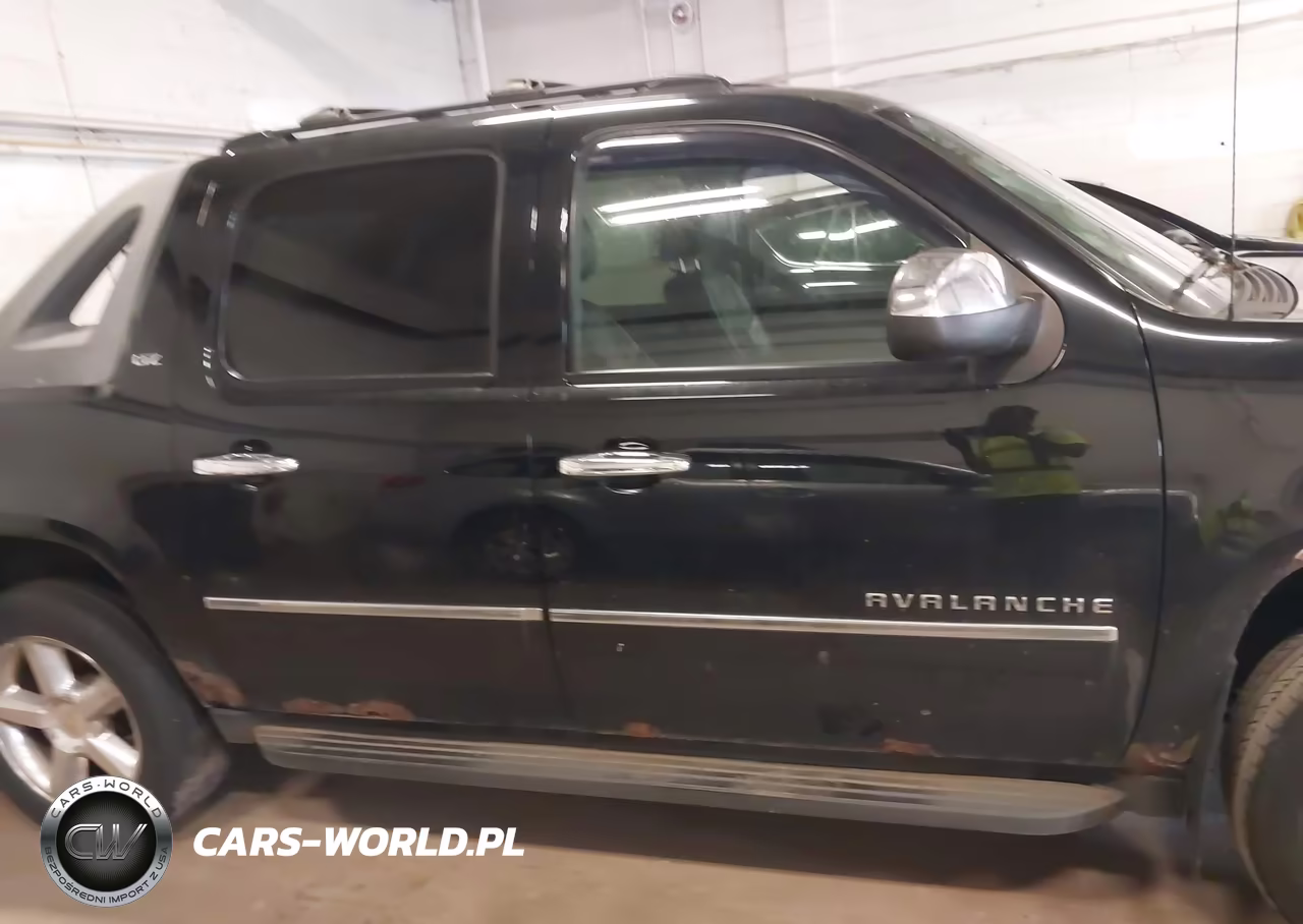 2011 Chevrolet Avalanche 1500 Ltz VIN:3GNTKGE37BG140359 - 13