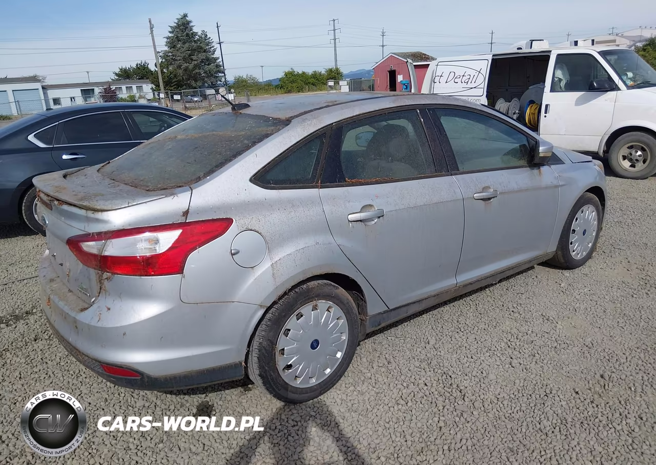 2013 Ford Focus Se VIN:1FADP3F28DL132263 - 4