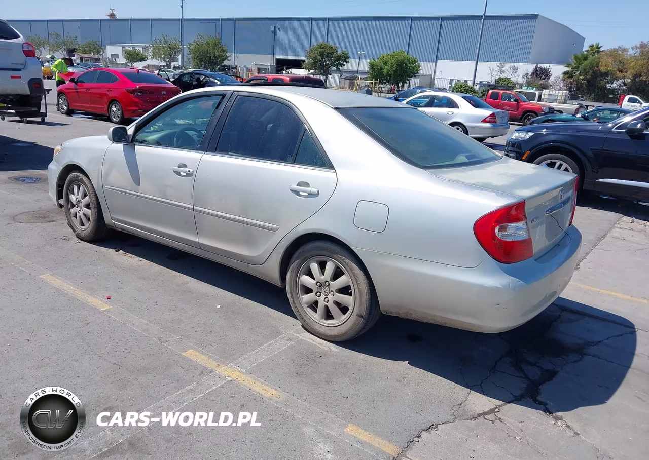2002 Toyota Camry Xle VIN:JTDBF30K020033111 - 3
